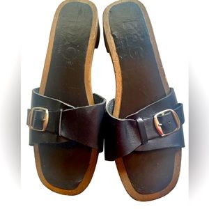 D & G wooden flat slides size 36